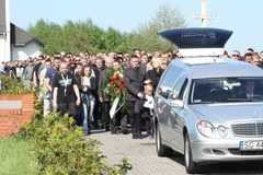 Kilkuset kibiców na pogrzebie 27-latka z Knurowa