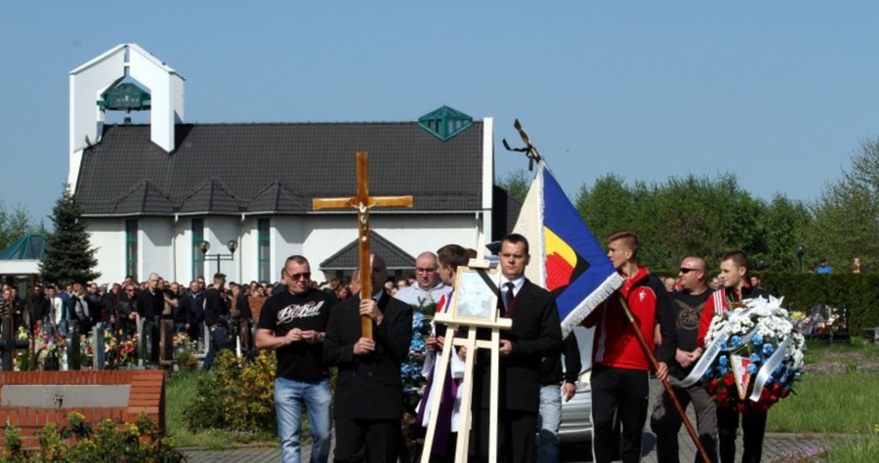 Kilkuset kibiców na pogrzebie 27-latka z Knurowa