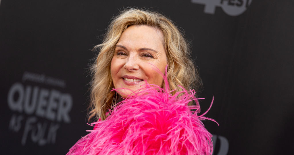 Kim Cattrall ma 64 lata. Nie boi się kolorów! / Emma McIntyre / Staff /Getty Images