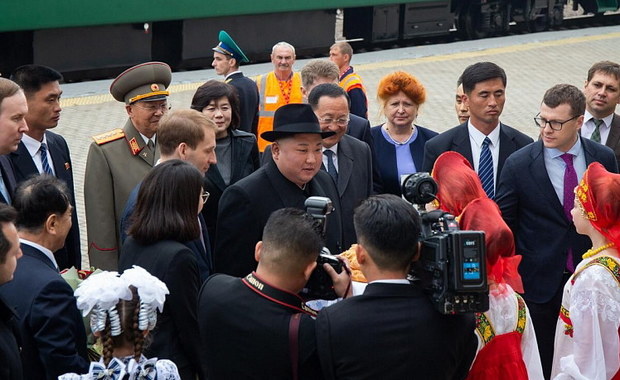 Kim Dzong Un dotarł pancernym pociągiem do Władywostoku