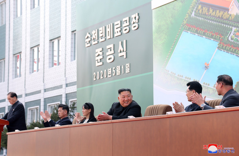Kim Dzong Un i jego siostra Kim Jo Dzong na otwarciu fabryki nawozów. /Xinhua /Agencja FORUM
