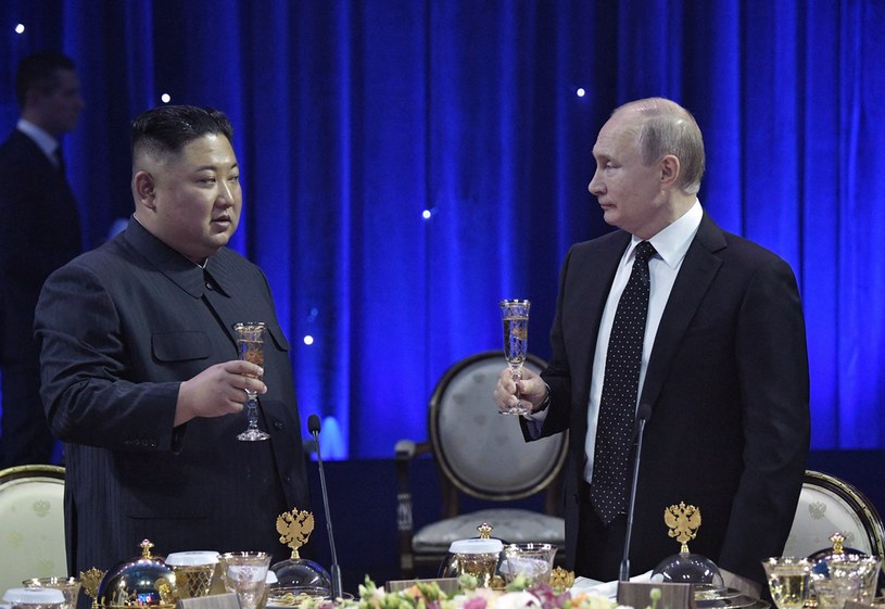 Kim Dzong Un i Wladimir Putin podczas spotkania we Władywostoku w kwietniu 2019 roku /Alexey NIKOLSKY / SPUTNIK / AFP /AFP
