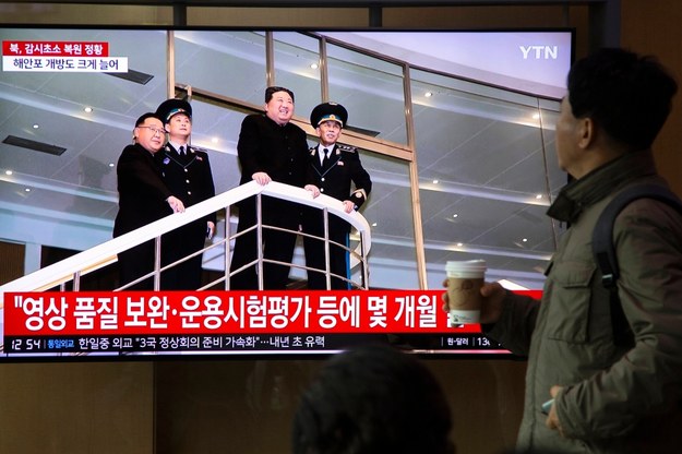 Kim Dzong Un na ekranie telewizora w Korei Północnej /JEON HEON-KYUN /PAP/EPA