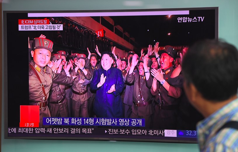 Kim Dzong Un nie kryje zadowolenia ze swoich działań /JUNG YEON-JE /AFP