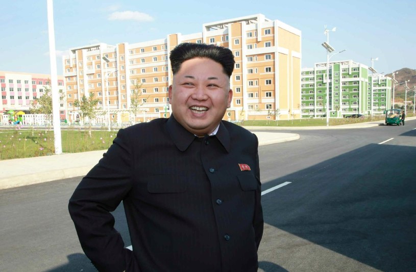 Kim Dzong Un od ponad miesiąca nie pokazywał się w mediach. Dopiero we wtorek pojawił się na zdjęciach /AFP
