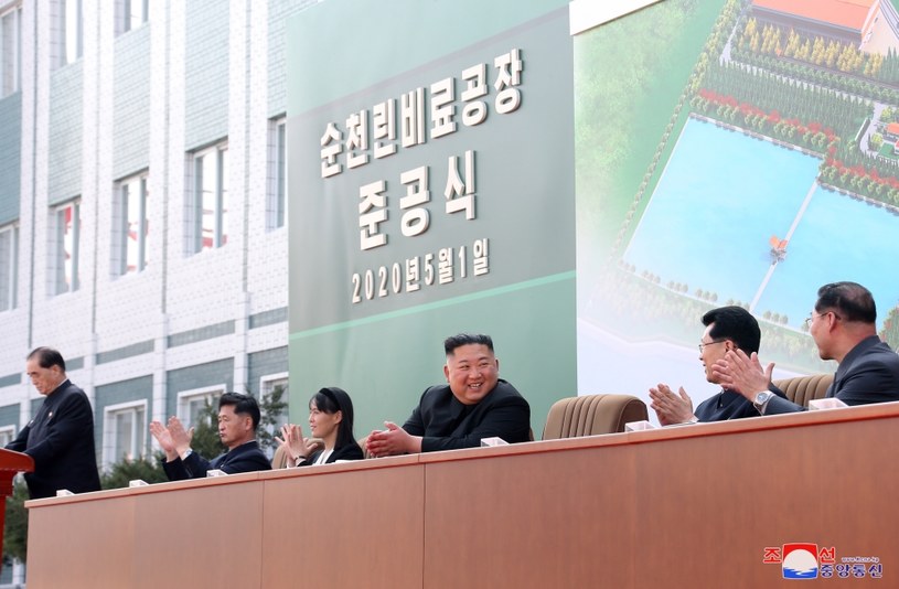 Kim Dzong Un podczas ceremonii zakończenia budowy fabryki nawozów w Sunch'on /Xinhua /Agencja FORUM