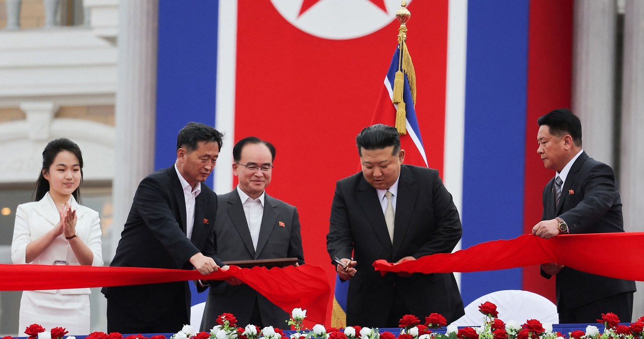 Kim Dzong Un podczas otwarcia kurortu /STR /AFP