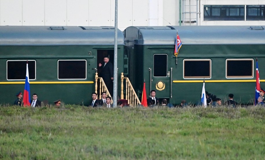 Kim Dzong Un podczas wyprawy pociągiem do Rosji /PAVEL BYRKIN / SPUTNIK / KREMLIN POOL /PAP/EPA