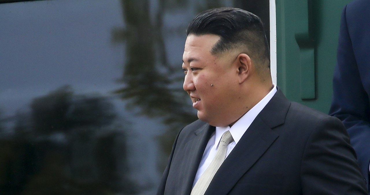 Kim Dzong Un przeciął wstęgę w Wansan Kalma Beach Resort - luksusowym kurorcie na 20 tys. turystów /Associated Press /East News