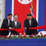 Kim Dzong Un świętuje "największy sukces roku". Ale uwagę zwróciła jego żona