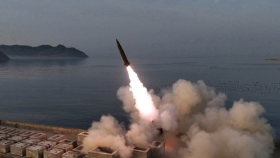 Kim Dzong Un testuje amunicję kasetową. Córka się przygląda