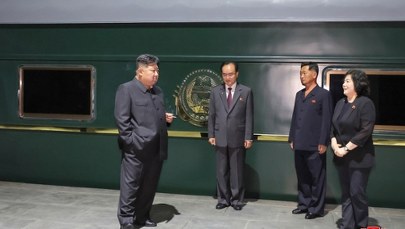 Kim Dzong Un w pancernym pociągu. Tysiące żołnierzy nie żyją