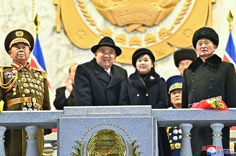 Kim Dzong Un Z Córką Kim Ju Ae Dyktator Korei Północnej Pochwalił Się Również Bronią 4856