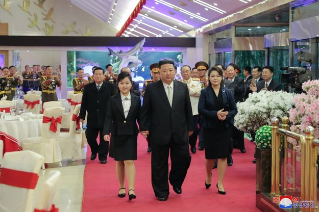 Kim Dzong un z żoną i córką /EPA/KCNA /PAP/EPA