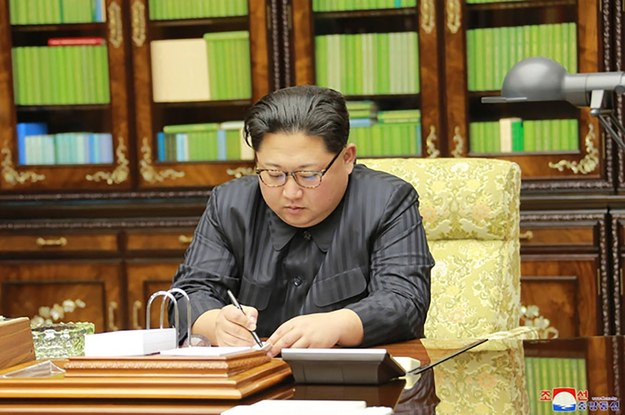 Kim Dzong Un /KCNA/Newscom /PAP/EPA
