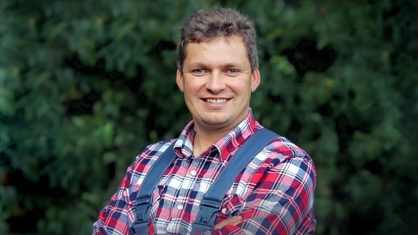 Kim jest Szymon z "Farmy"? To on pilnuje porządku w programie