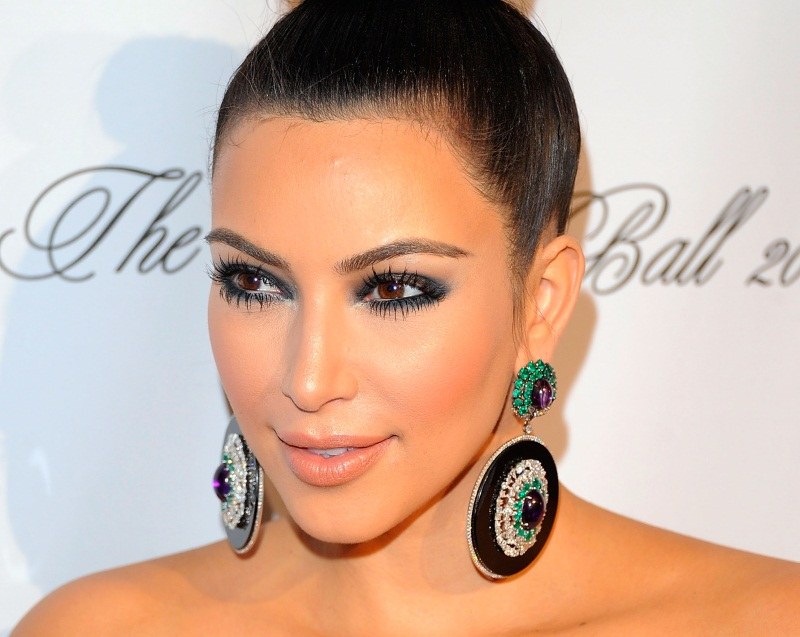 Kim Kardashian dobrze wie, jaki makijaż podoba się facetom... /Getty Images/Flash Press Media