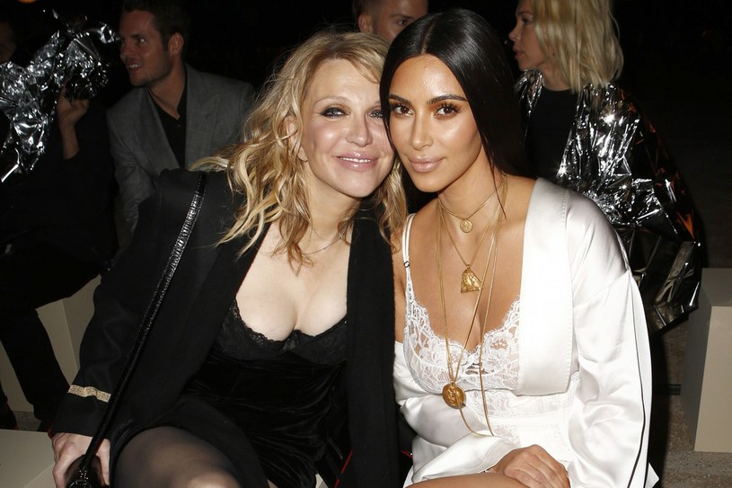 Kim Kardashian i Courtney Love podczas pokazu na paryskim Fashion Weeku /Splash News /East News