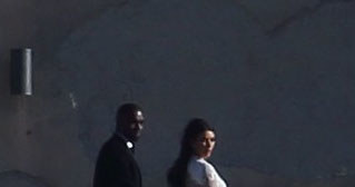 Kim Kardashian i Kanye West podczas ceremonii ślubnej /New Press Photo / Splash News /East News