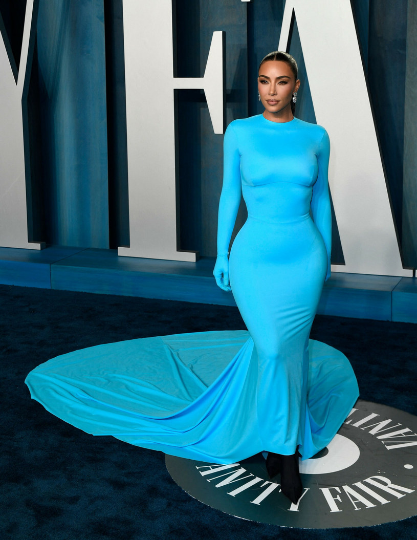 Kim Kardashian, jak zawsze postawiła na podkreślenie swoich kobiecych kształtów /PATRICK T. FALLON/AFP/East News /East News