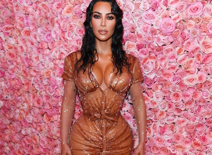 Kim Kardashian już niejednokrotnie zaskoczyła swoich fanów stylizacją / Kevin Mazur/MG19 / Contributor /Getty Images