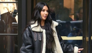 Kim Kardashian na okładce znanego magazynu. Pokazuje jędrne pośladki
