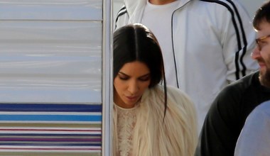 Kim Kardashian na planie zdjęciowyn. Ale strój!