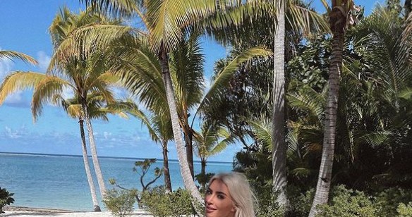 Kim Kardashian na plaży /Instagram