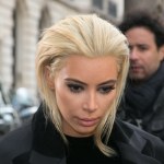 Kim Kardashian nie do poznania w blond peruce. Znów przypomina Marilyn Monroe