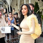 Kim Kardashian pokazała swoją obłędną sylwetkę. Uwagę przyciąga jeden szczegół