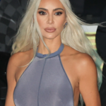 Kim Kardashian postawiła na róż. Zapozowała w obcisłym stroju