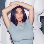 Kim Kardashian pozuje w bieliźnie modelującej 