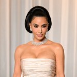 Kim Kardashian skończyła 46 lat. Na urodziny wybrała dwie sukienki z lat 90.