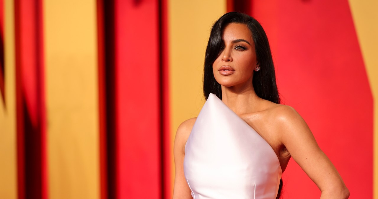 Kim Kardashian w kontrowersyjnej sukni od Balanciagi /Christopher Polk / Contributor /Getty Images