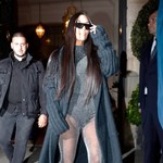 Kim Kardashian w rajstopach i body. Zapomniała spódnicy?