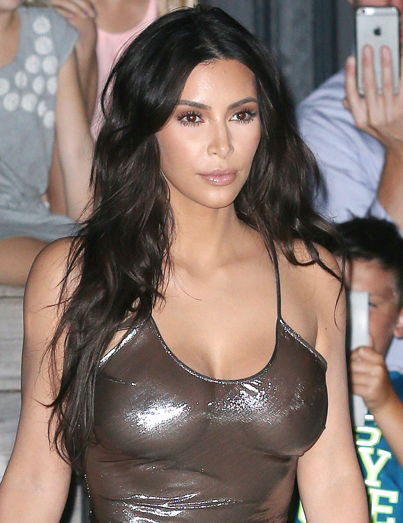 Kim Kardashian wie, jak podgrzać atmosferę jednym zdjęciem! /DDNY/Broadimage /EAST NEWS /East News