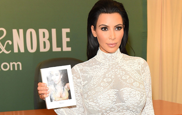 Kim Kardashian wydała książkę ze swoimi "selfie" /Michael Loccisano /Getty Images