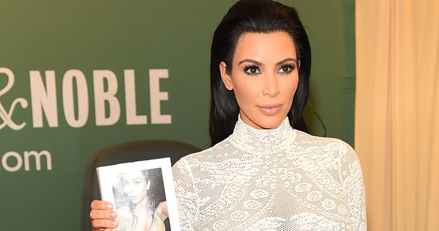 Kim Kardashian wydała książkę ze swoimi "selfie" /Michael Loccisano /Getty Images