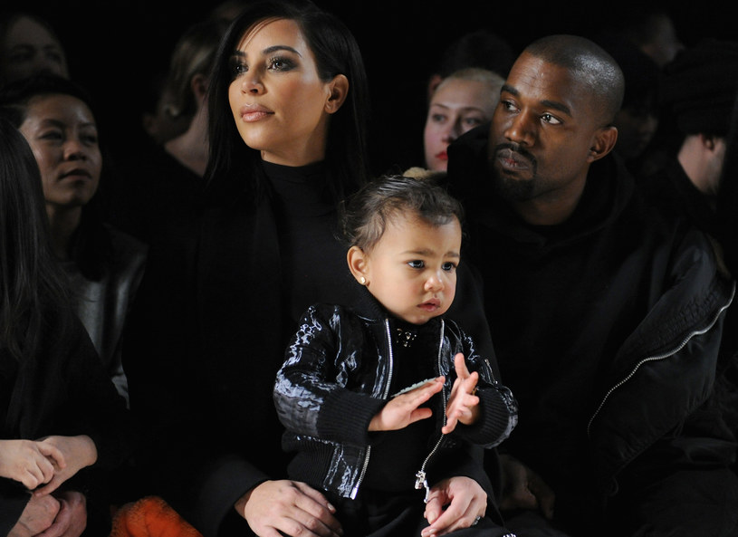 Kim Kardashian z mężem i córką /Getty Images