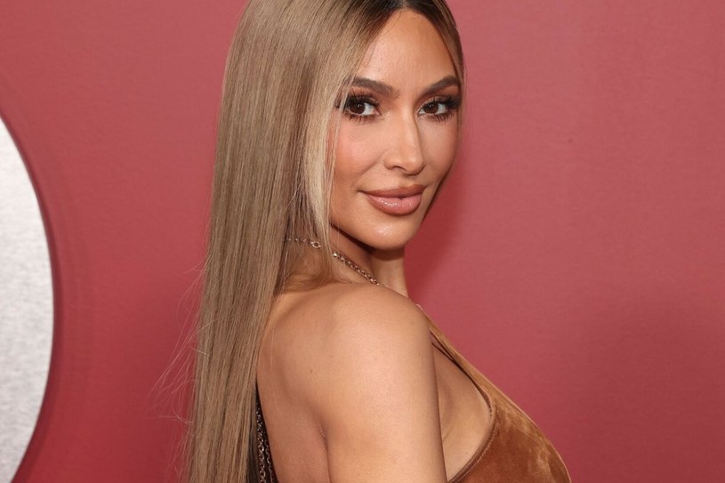 Kim Kardashian zapozowała w stylizacji, która zdecydowanie przypadła do gustu internautom /Rex Features/EAST NEWS /East News