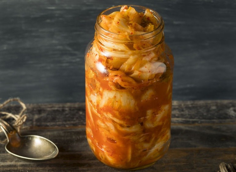 Kimchi w słoiku /&copy;123RF/PICSEL