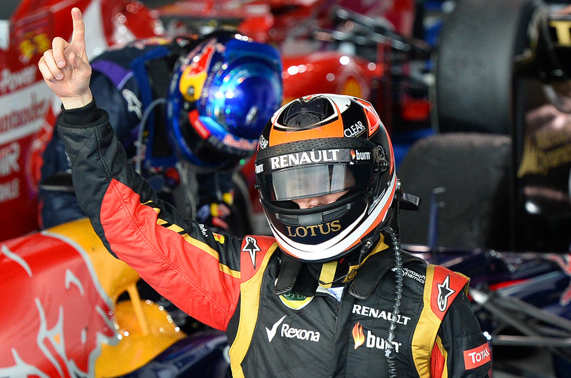 Kimi Raikkonen cieszy się ze zwycięstwa /AFP