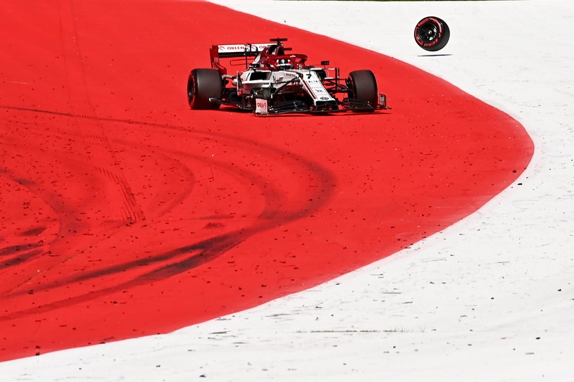 Kimi Räikkönen nie ukończył wyścigu przez problemy techniczne /AFP