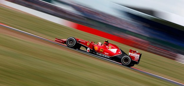 Kimi Raikkonen w bolidzie Ferrari /VALDRIN XHEMAJ    /PAP/EPA