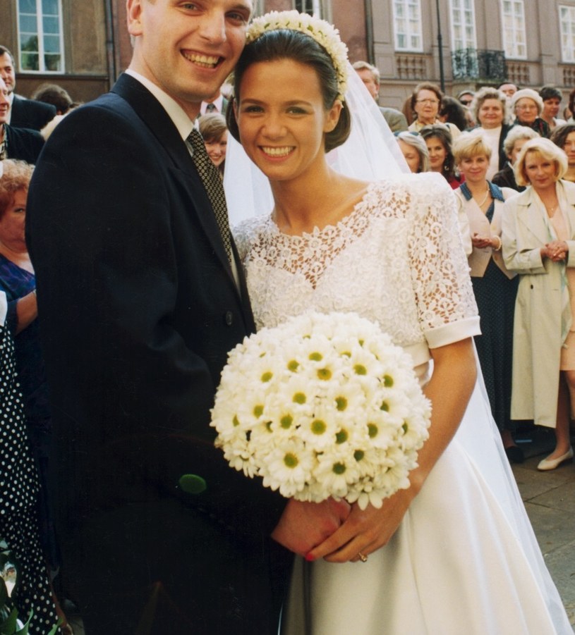 Kinga Rusin od 1994 roku była żoną Tomasza Lisa. Oboje młodzi, spragnieni sukcesu, wspierali się i motywowali w swoich początkach pracy w mediach. Kinga wówczas w 1993 roku rozpoczęła swoją pierwszą pracę w TVP. /Żyburtowicz /AKPA