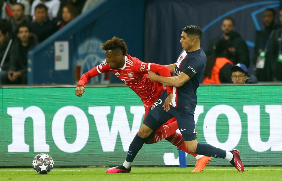 Kingsley Coman i Achraf Hakimi w trakcie meczu Ligi Mistrzów /MOHAMMED BADRA /PAP/EPA