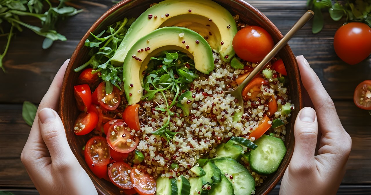 Кіноа універсальна. Вона ідеально смакує як гарнір до риби чи м'яса та як основа для теплих салатів /pixabay.com