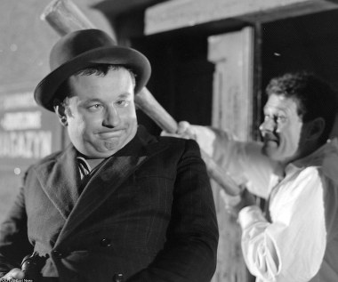 Kinowym debiutem Mieczysława Czechowicz był epizod murarza w "Piątce z ulicy Barskiej" (1953) Aleksandra Forda, jednak ekranowego doświadczenia nabywał rolami bandytów w produkcjach przeznaczonych dla młodzieży: "Tysiącu talarów" (1959) Stanisława Woha i "Szatanie z siódmej klasy" (1960) Marii Kaniewskiej.