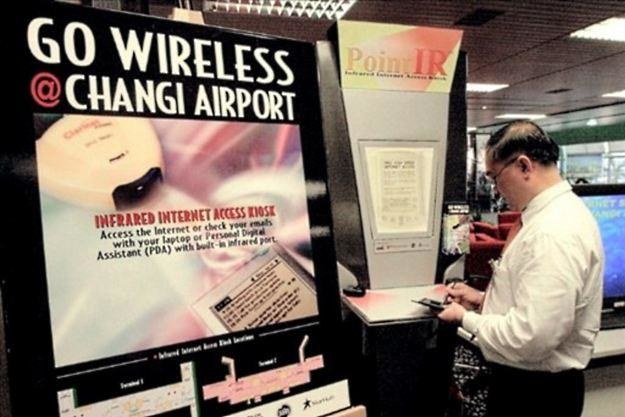 Kioski internetowe najczęściej można spotkać na korytarzach hotelowych lub na lotniskach /AFP