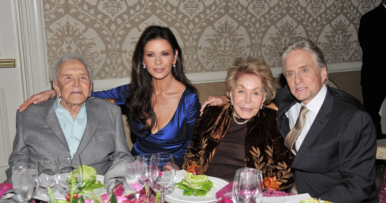 Kirk Douglas, Catherine Zeta-Jones, Ann Douglas, Michael Douglas /East News